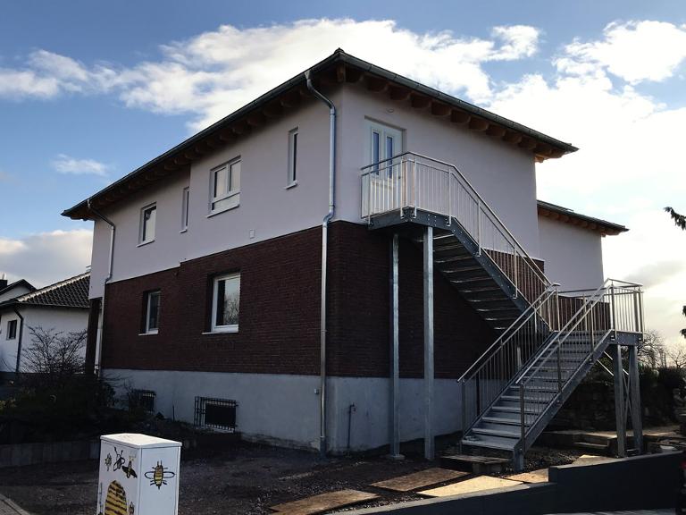 Aufstockung. Wandheizung, Massivholzdielen, Lehmputze