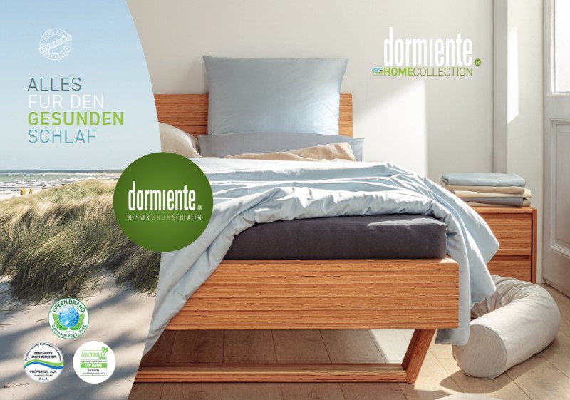 Titelseite des dormiente-Flyers "HomeCollection" mit Kopfkissen, Bettdecken und Bettbezügen aus Naturfasern